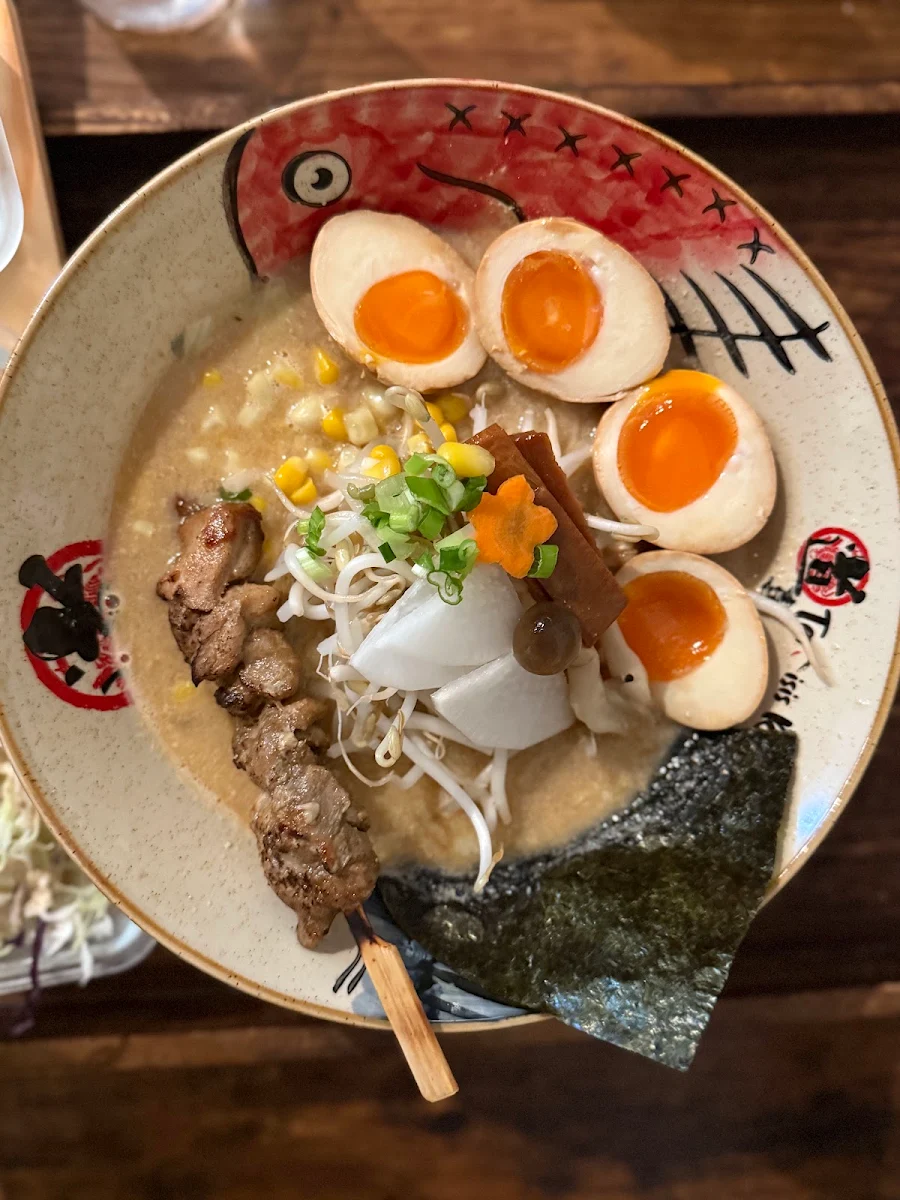 rich bone broth ramen with sliced pork 濃骨湯炙烤叉燒肉面